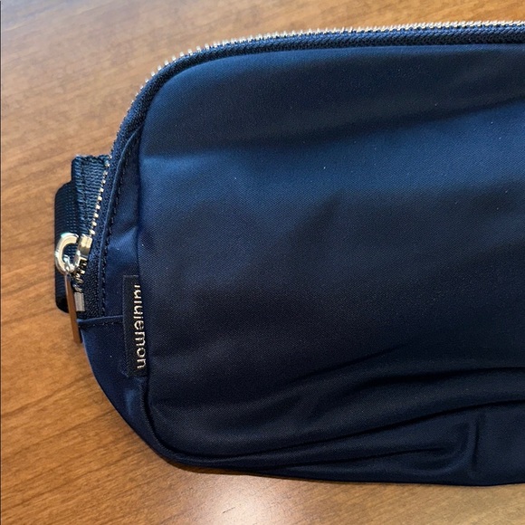 Lululemon Everywhere Belt Bag - Navy NWT - Picture 9 of 9